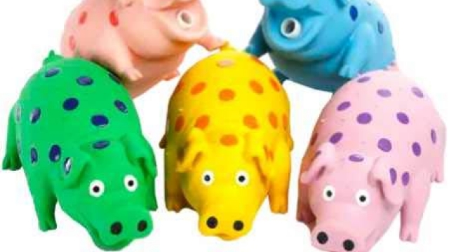 Multipet’s 9-Inch Latex Polka Dot Globlet Pig Dog Toy, Assorted Colors